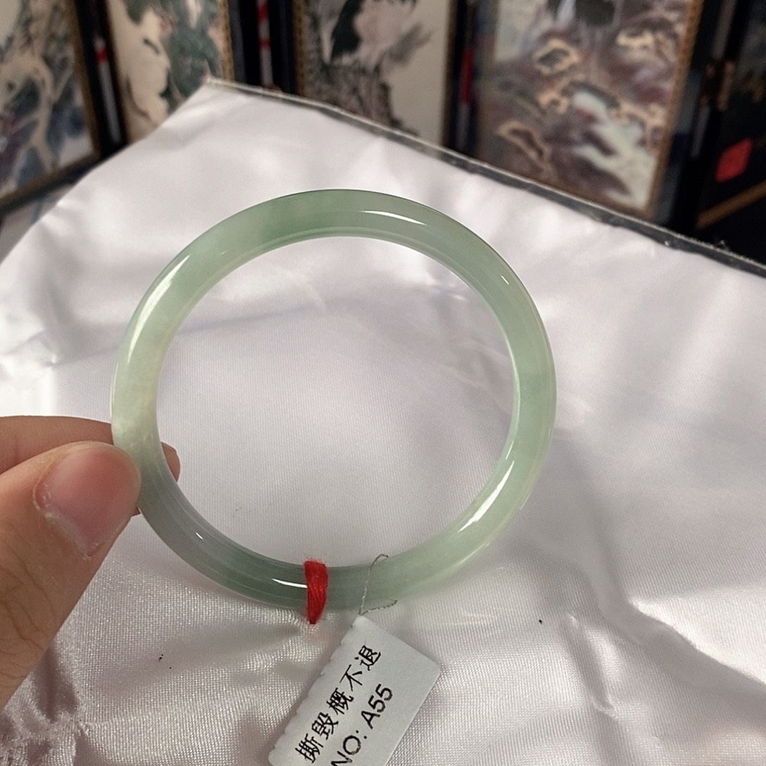 翡翠未镶嵌手镯（圆镯）