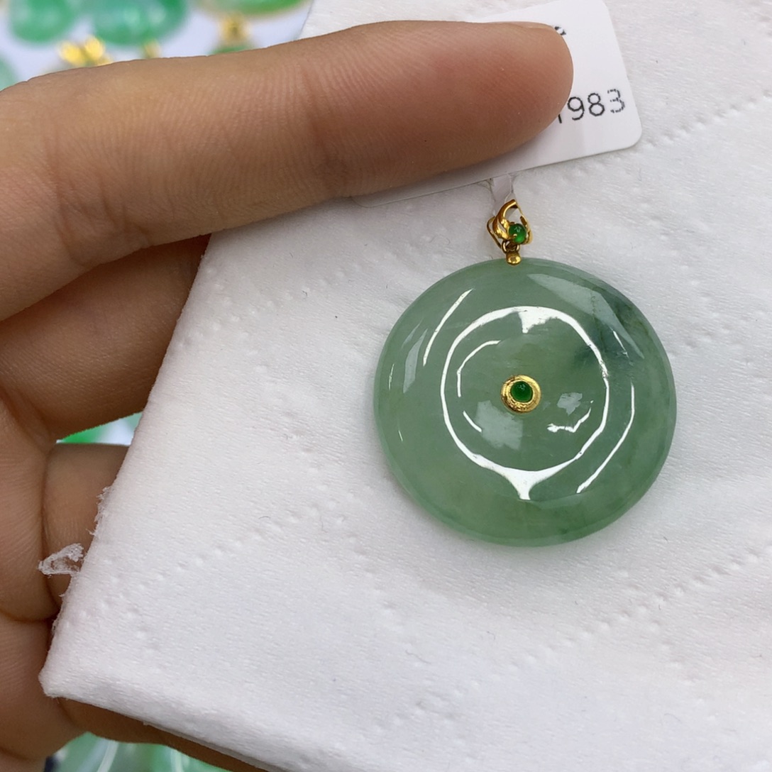 翡翠18K金镶嵌颈饰