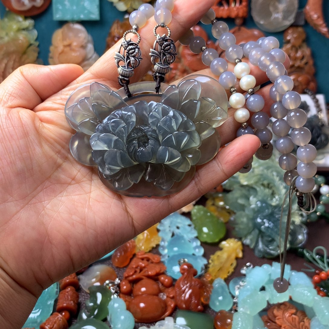 蛇纹石玉未镶嵌挂坠