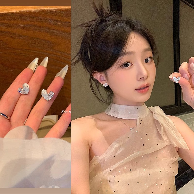 冰透蓝爱心简约耳钉女轻奢高级感气质大气耳环耳饰