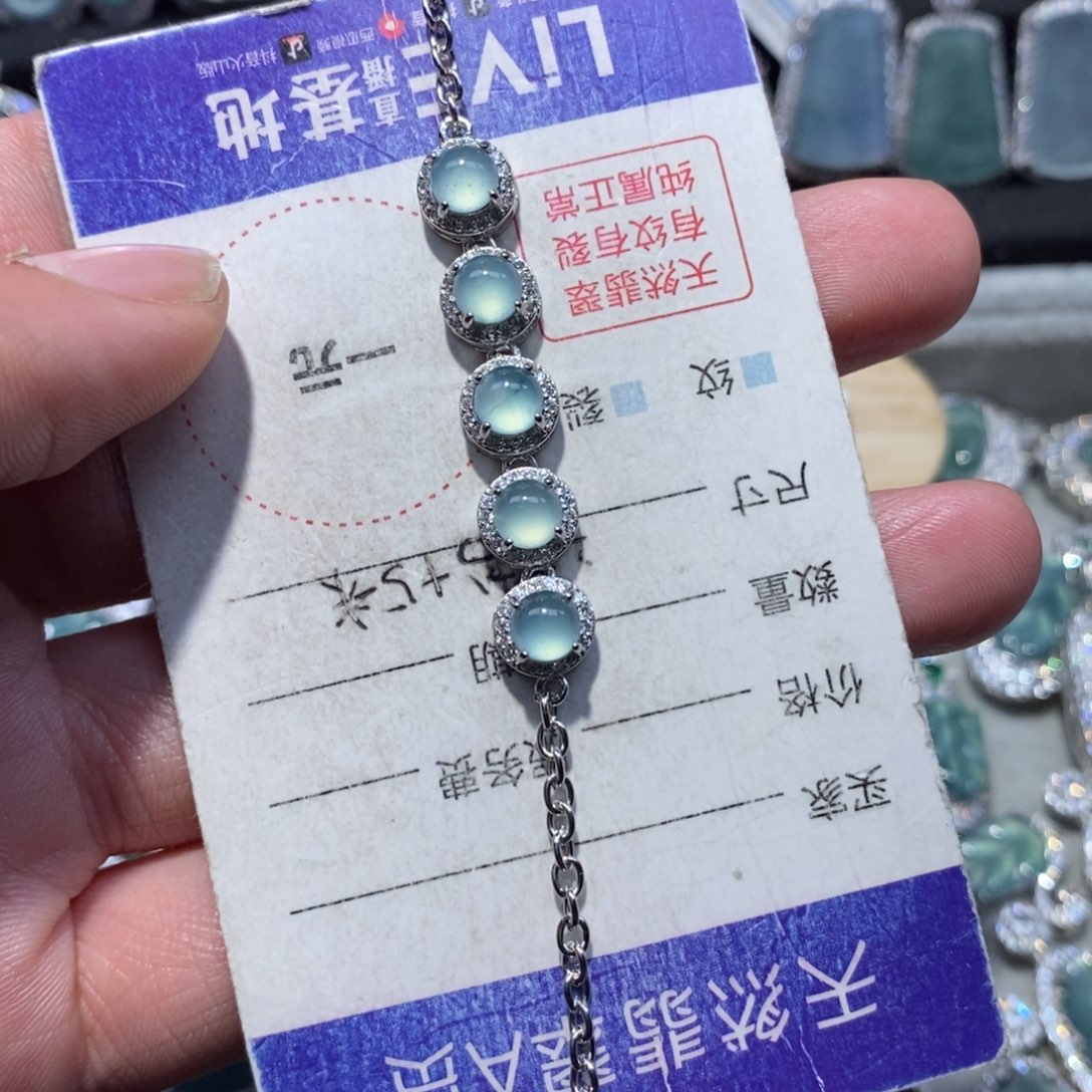 翡翠颈饰未镶嵌?****d翡翠