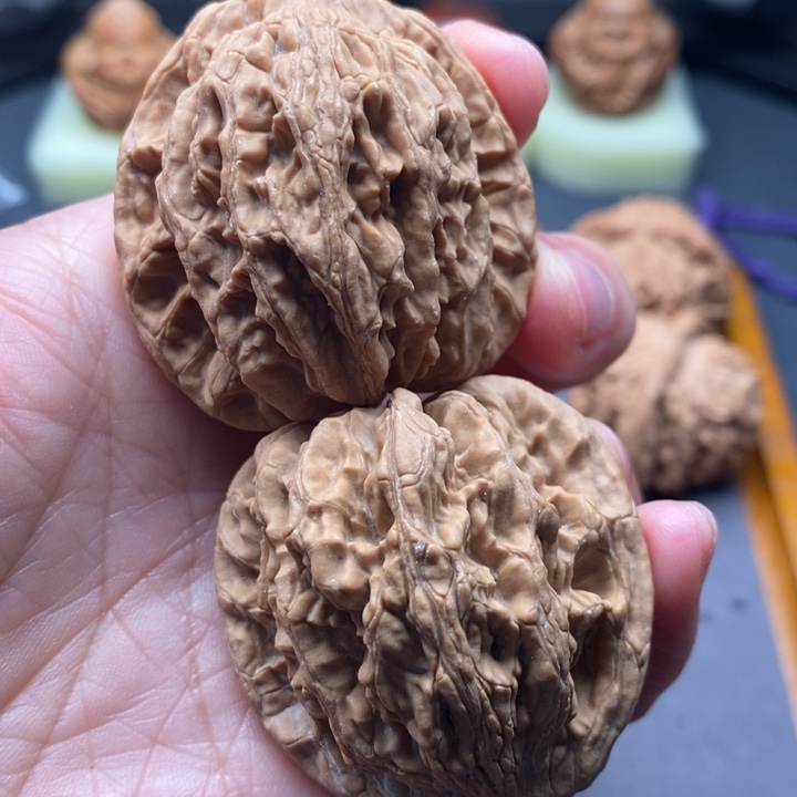 文玩核桃把件雄*虎头