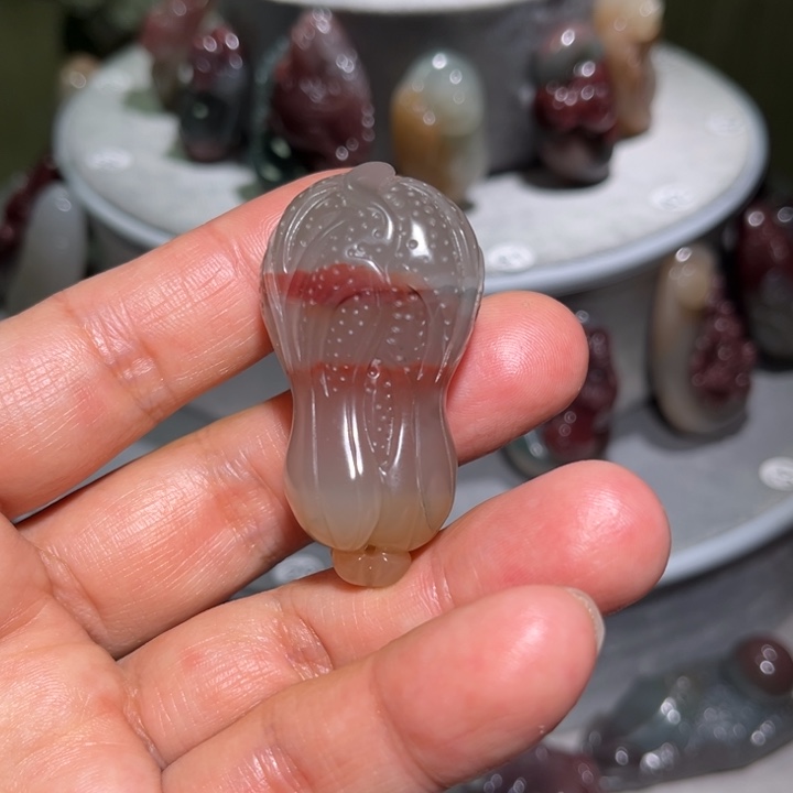 赵***刚玛瑙/玉髓颈饰未镶嵌