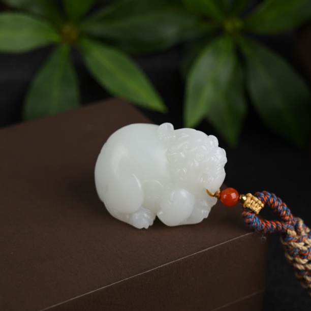 天然和田玉俄料貔貅挂件（WH3262）
