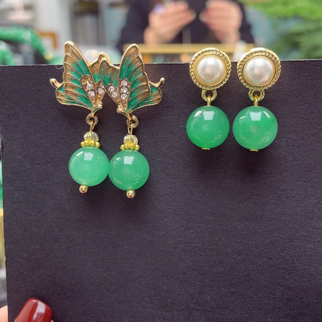 石英质玉耳钉未镶嵌福**满