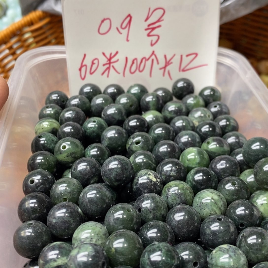 蛇纹石玉挂坠未镶嵌