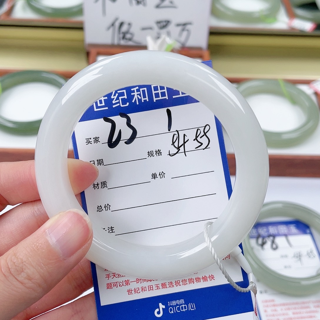 和田玉手镯未镶嵌