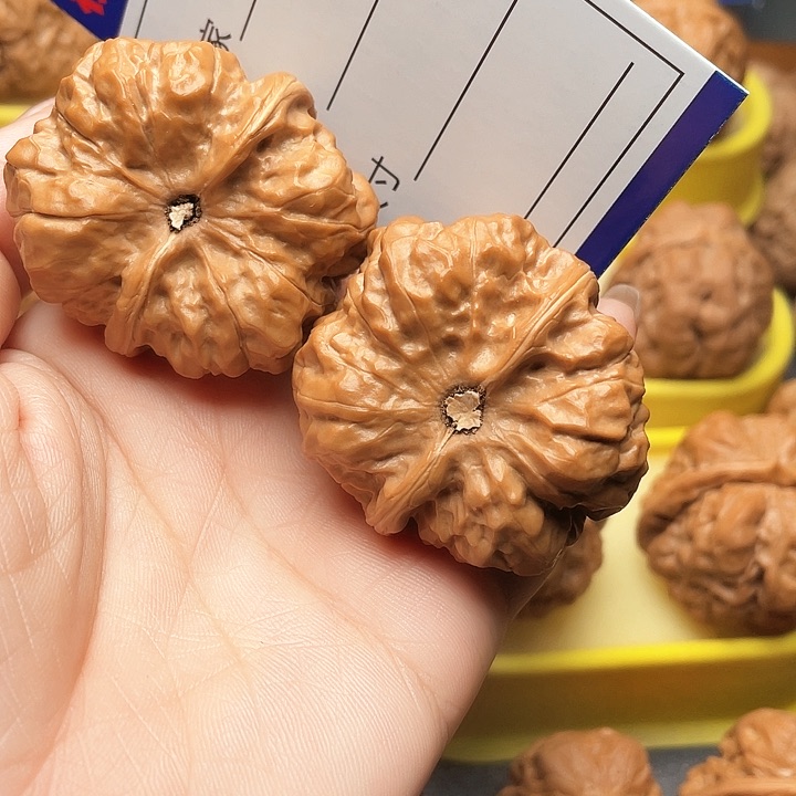 核桃髙*生蛤蟆文玩核桃