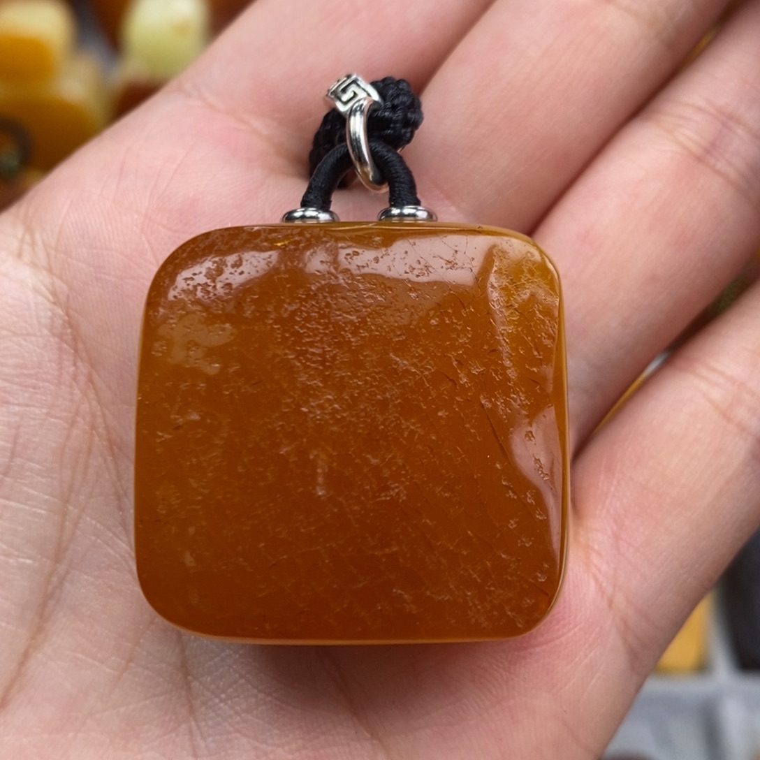 琥珀吊坠(赠链)未镶嵌