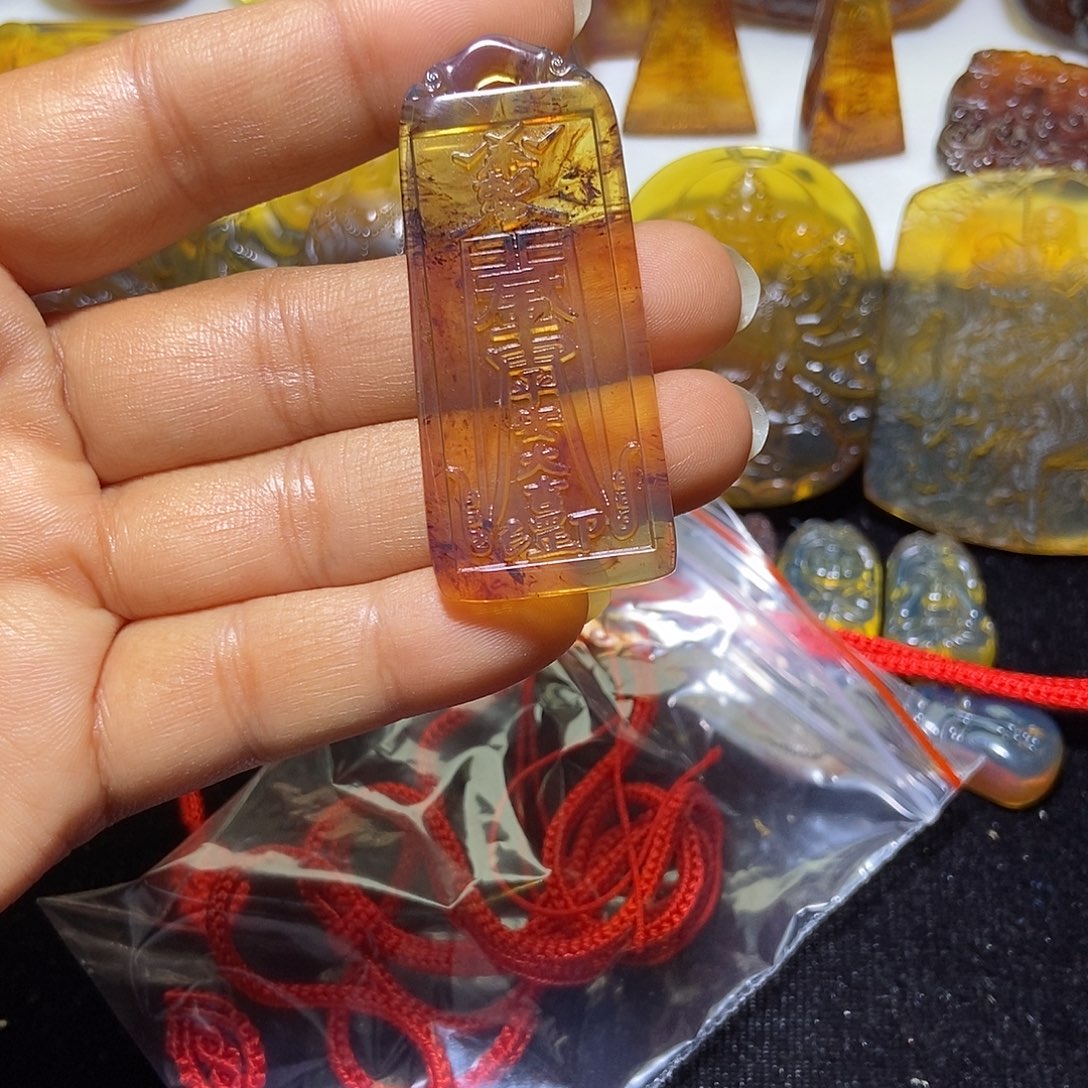 静***观琥珀未镶嵌颈饰缅甸天然琥珀吊坠