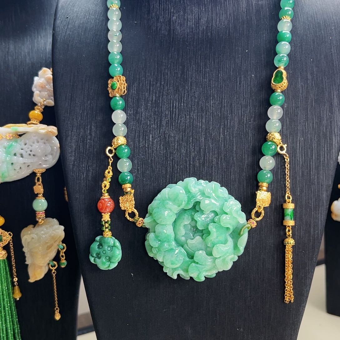 【闪购商品】翡翠吊坠(赠链)未镶嵌福利