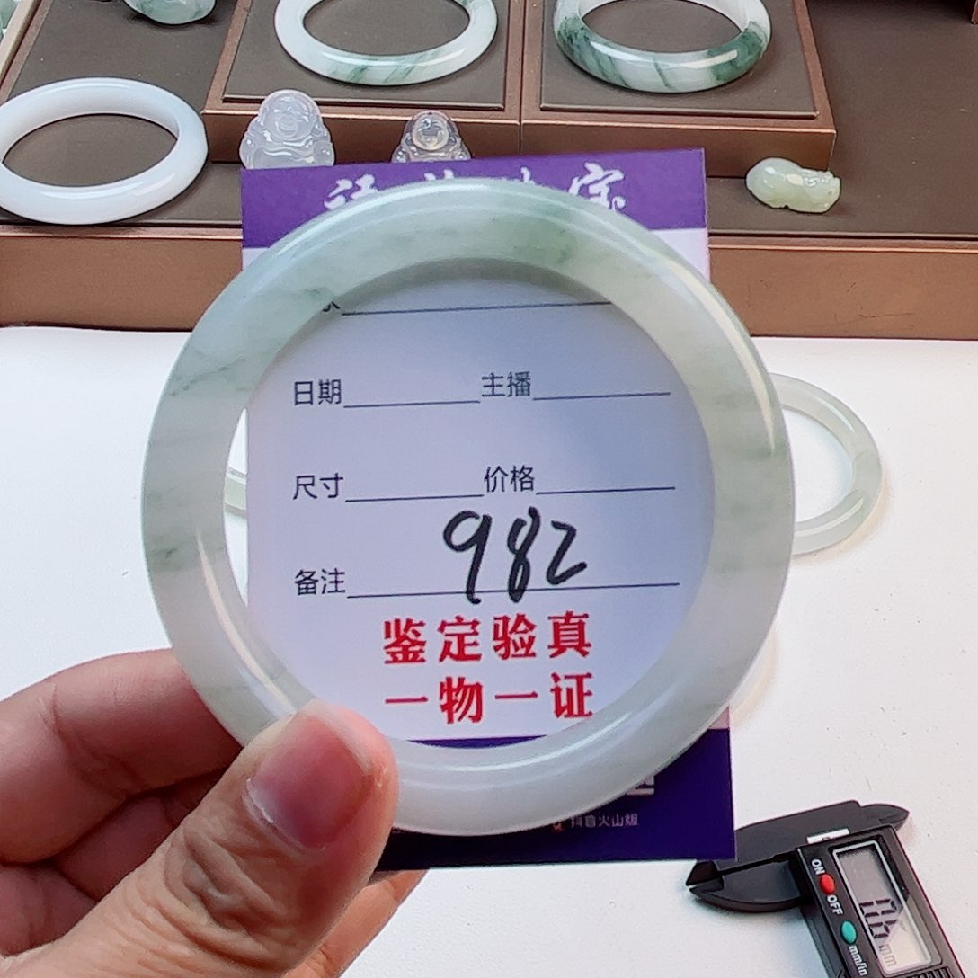 石英质玉手镯未镶嵌淡****享