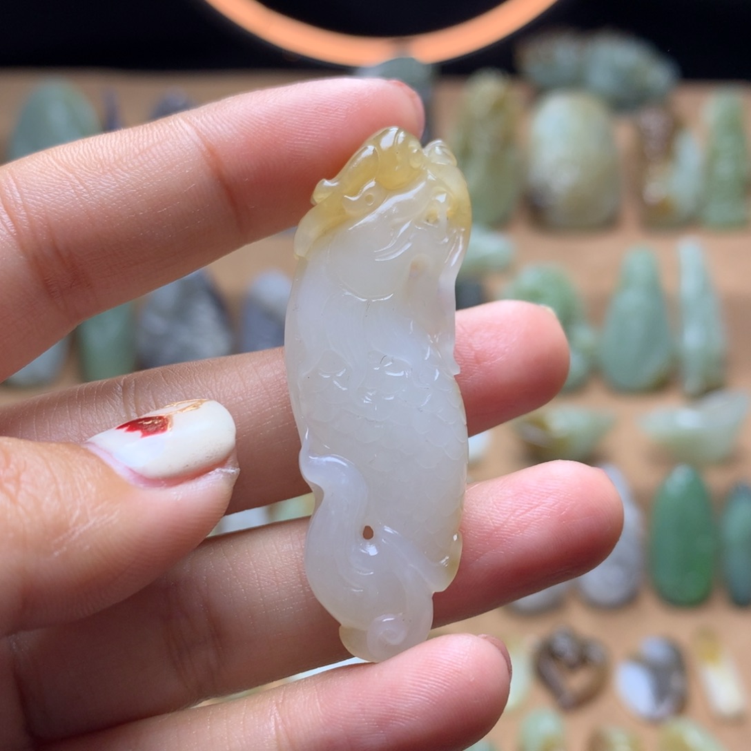 和田玉挂件未镶嵌吃**敏