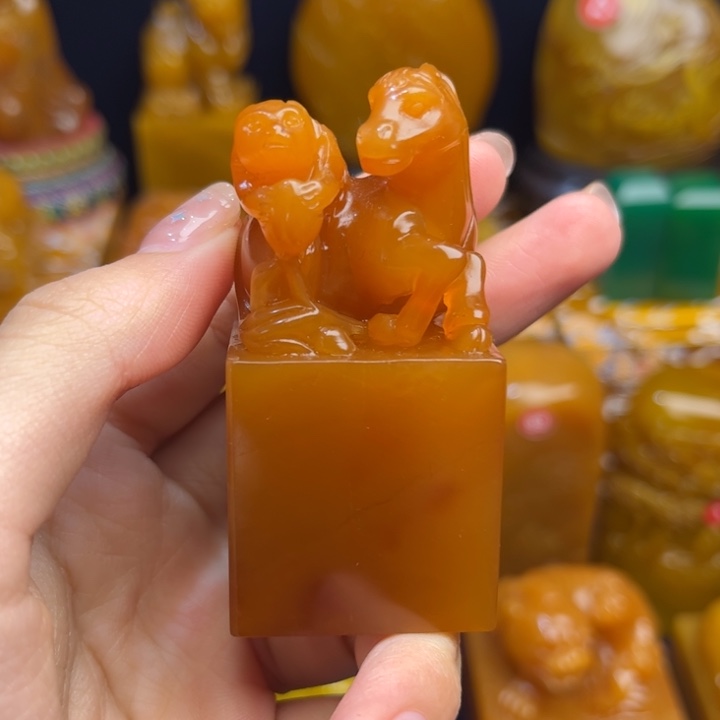 田黄石家***畔题材：工艺品