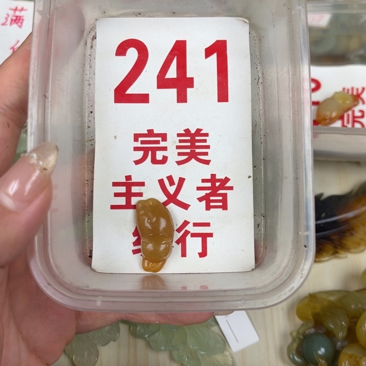 蛇纹石玉足银镀金镶嵌颈饰