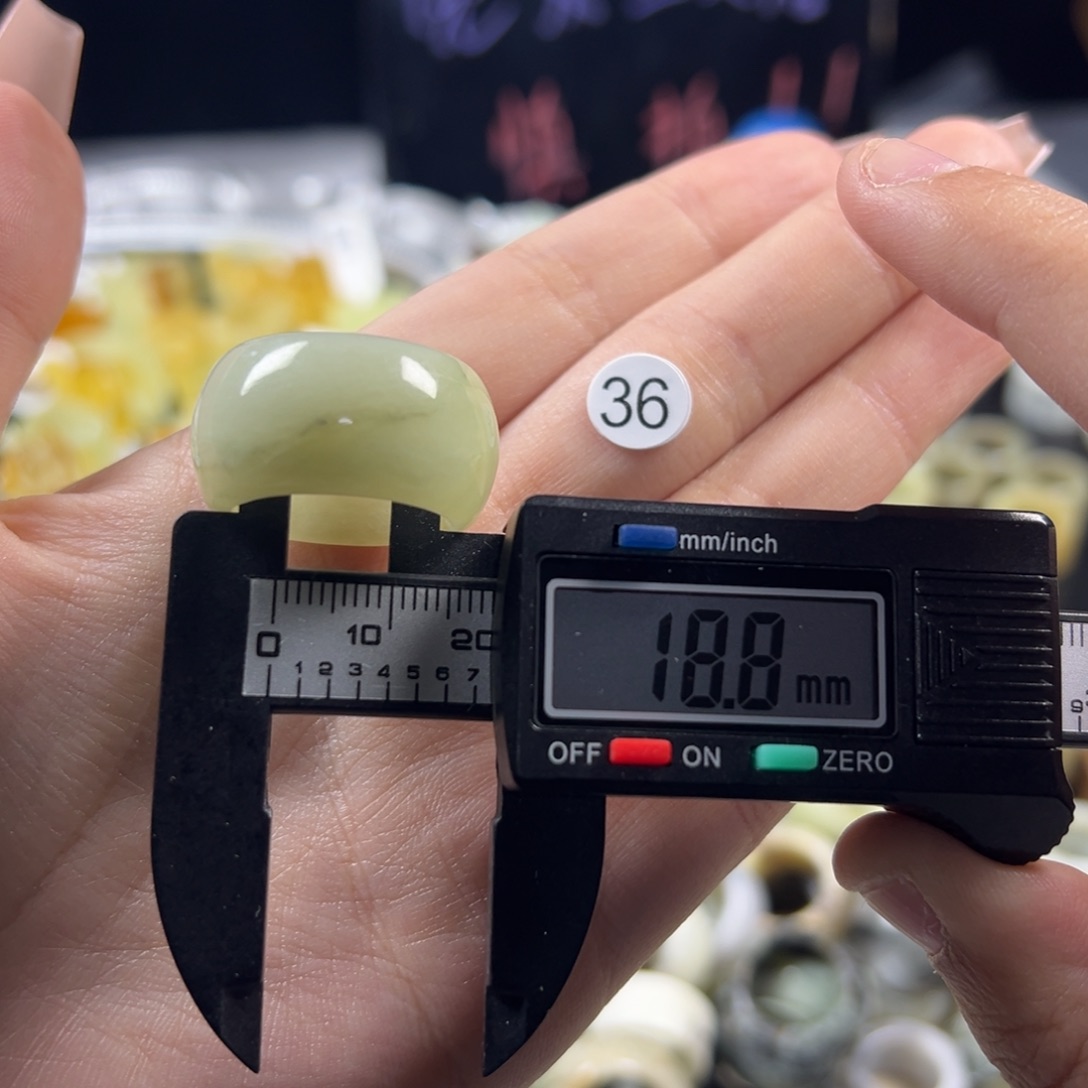 蛇纹石玉未镶嵌戒指