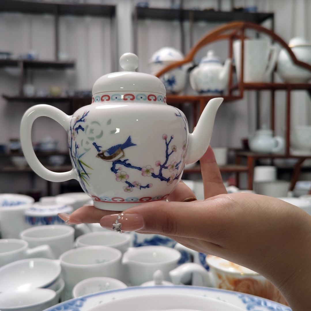 瓷梅雀报喜茶壶一个