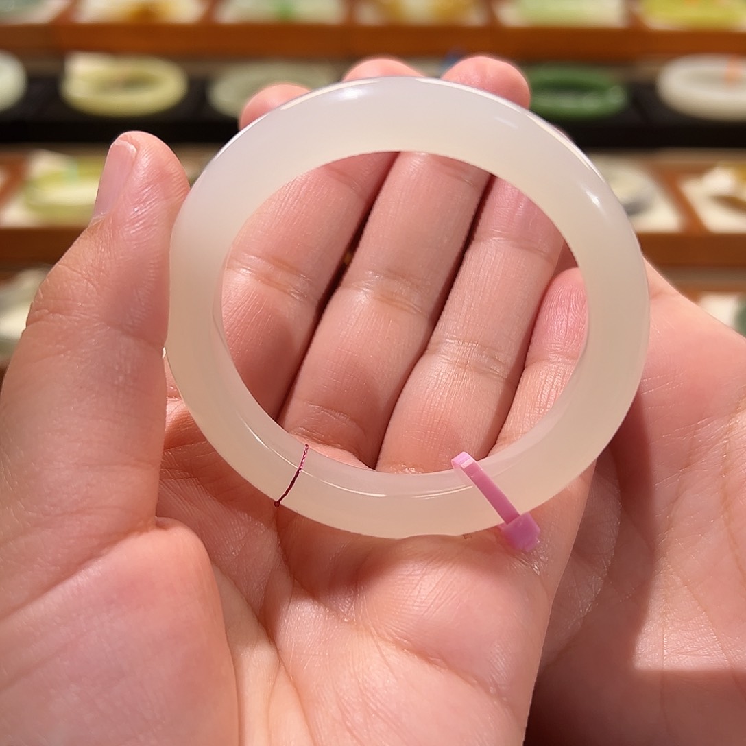 和田玉手镯未镶嵌荧光冰白