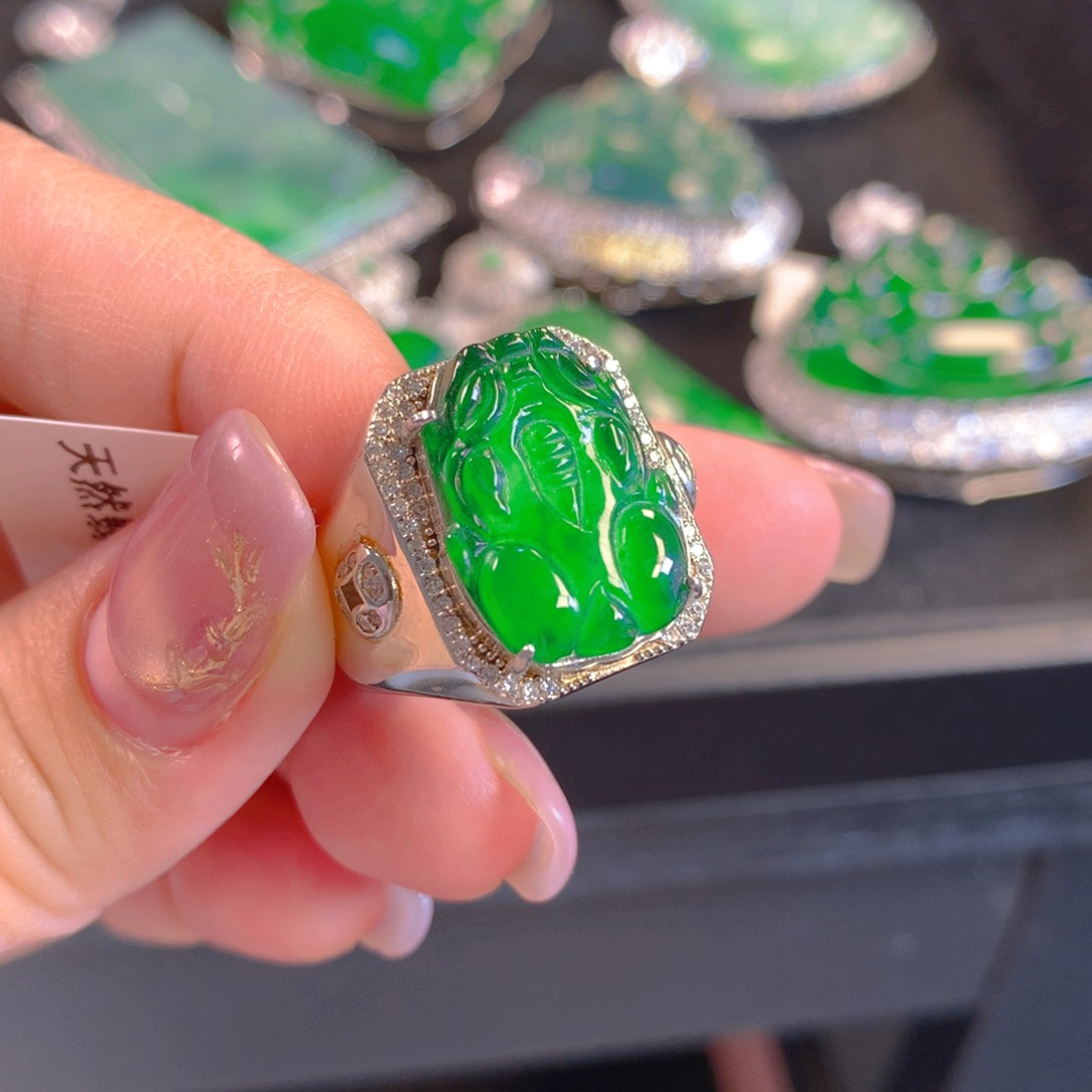 翡翠颈饰银S925镶嵌翡翠