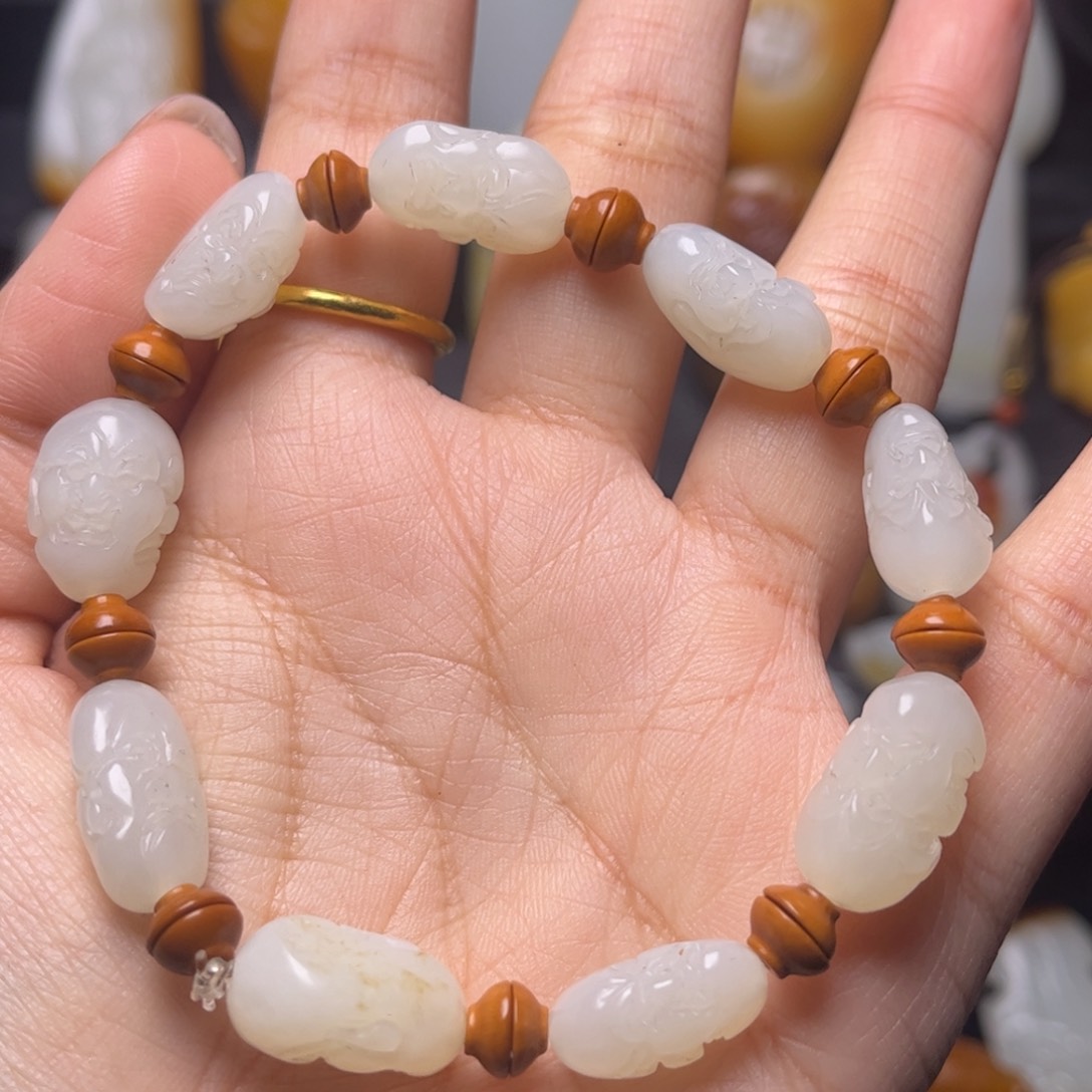 和田玉颈饰未镶嵌蔡*福