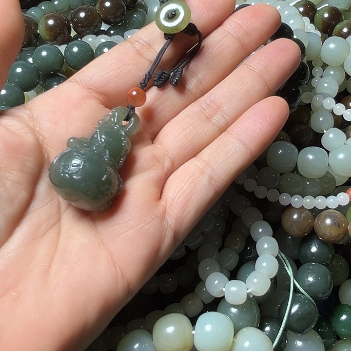 和田玉未镶嵌手串