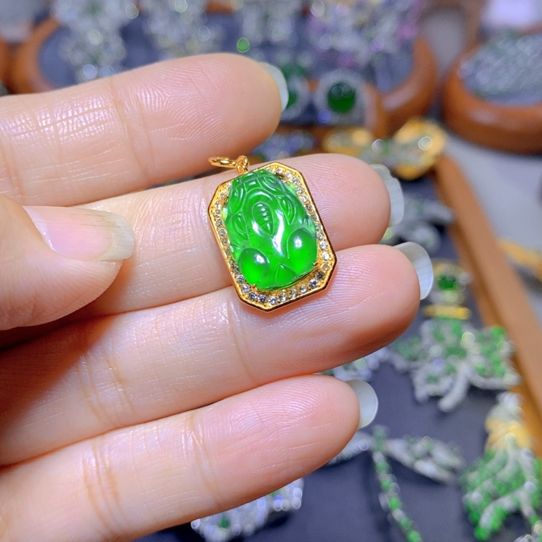 翡翠颈饰银S925镶嵌天然翡翠