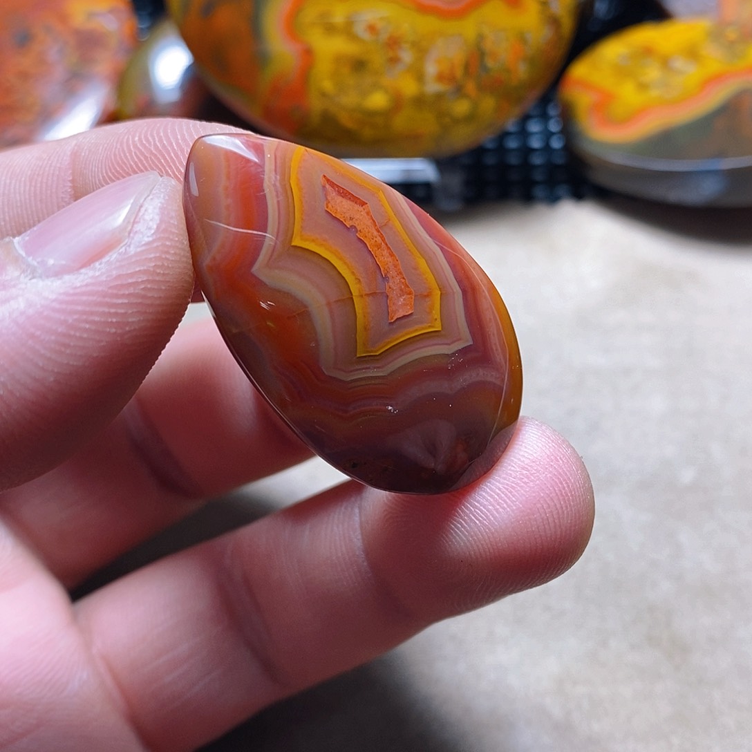 玛瑙/玉髓颈饰未镶嵌三**圣