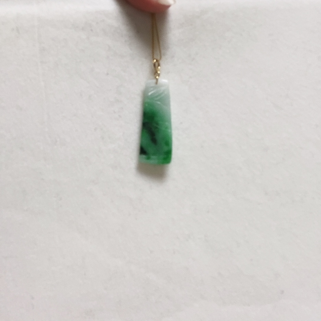 翡翠颈饰18K金镶嵌简单