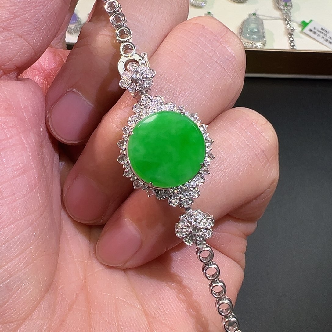 翡翠颈饰18K金镶嵌翡翠