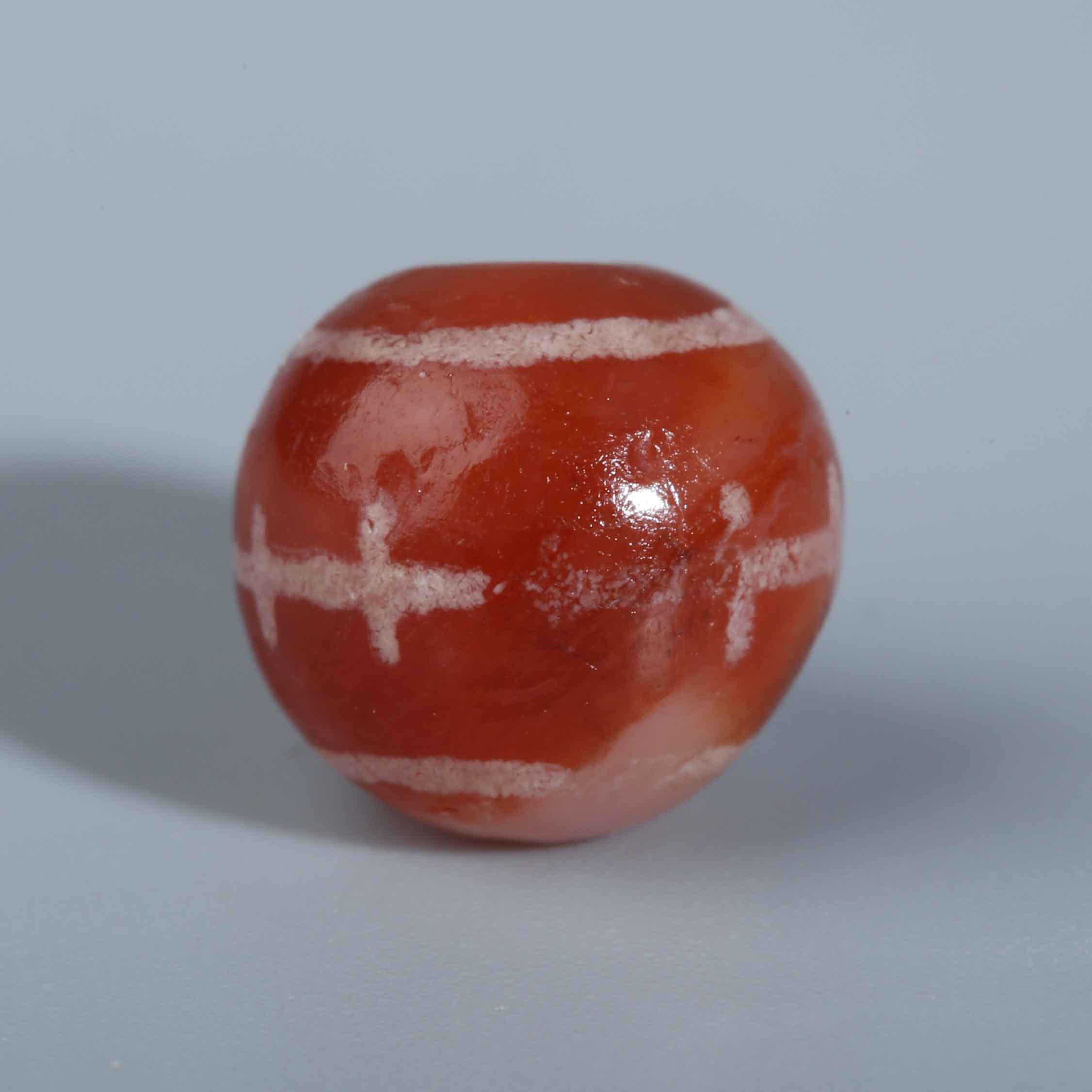 H12-014  东南亚pyu时期金刚锁图腾蚀花红玉髓圆珠 8.3*7.7mm