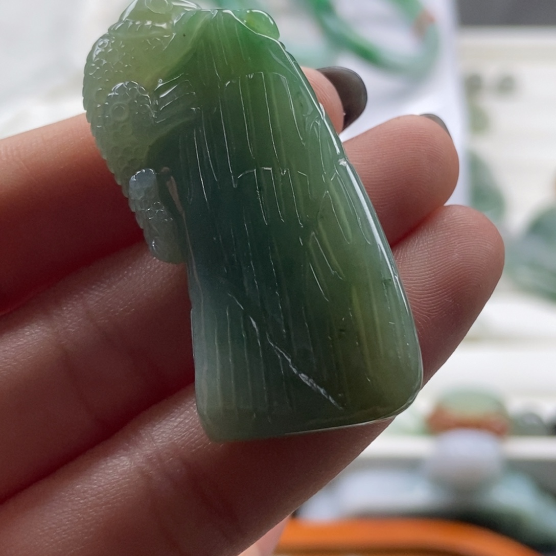 翡翠未镶嵌颈饰翡翠