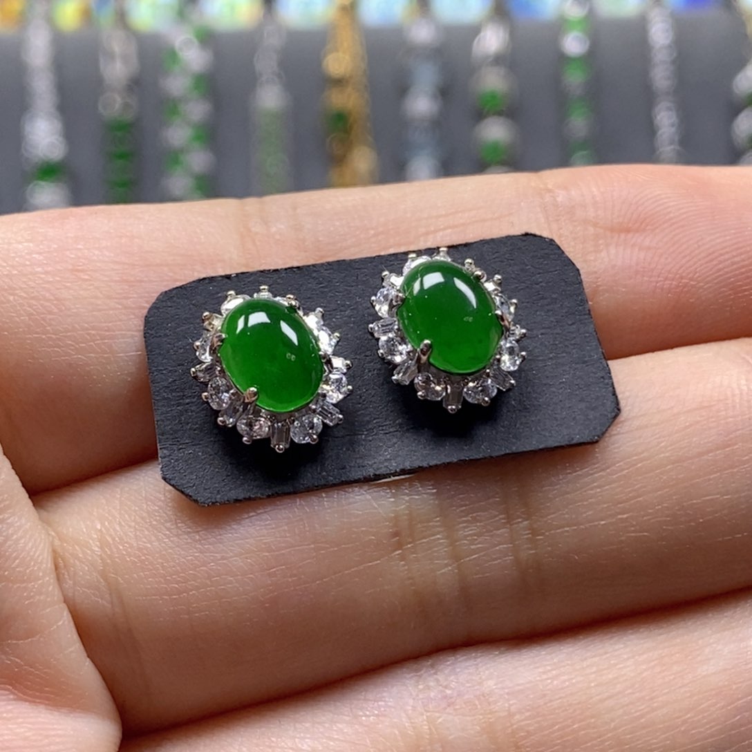 颈饰银S925镶嵌翡翠错*?