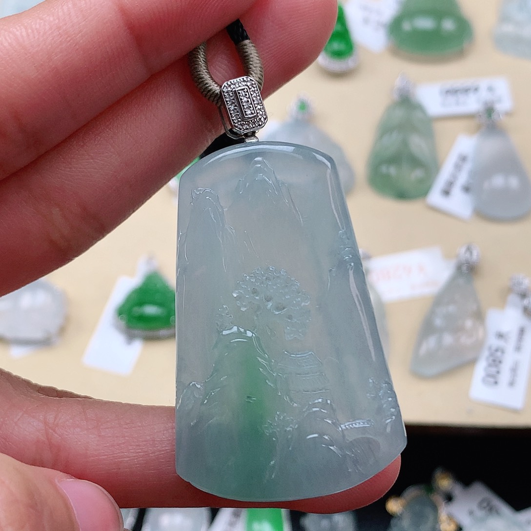 翡翠颈饰18K金镶嵌山水