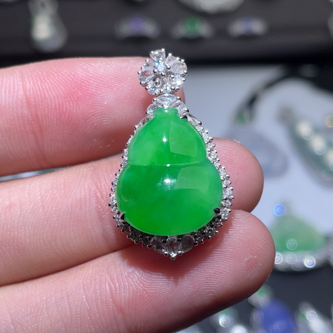 翡翠18K金镶嵌项链