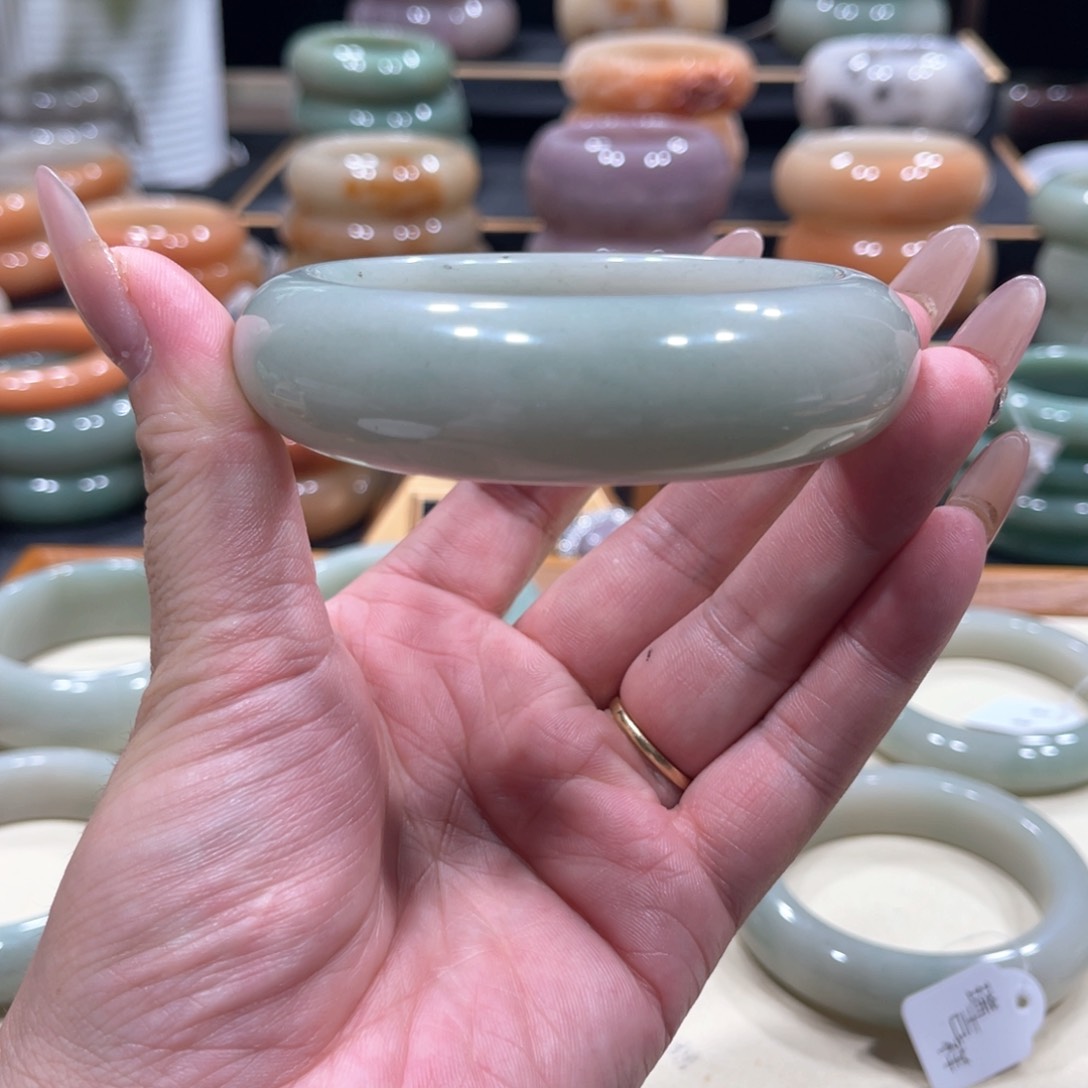 石英岩玉手镯未镶嵌