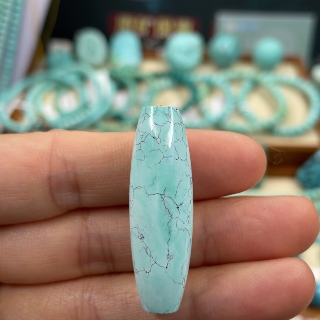 绿松石未镶嵌颈饰