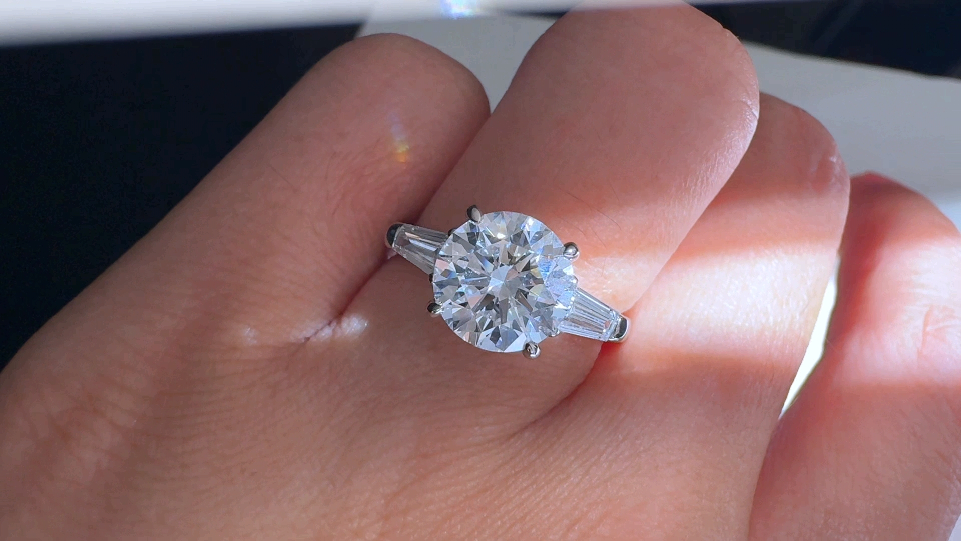 实验室培育钻石IGI 2.15 E VVS2 三石款圆形钻戒，顺丰包邮