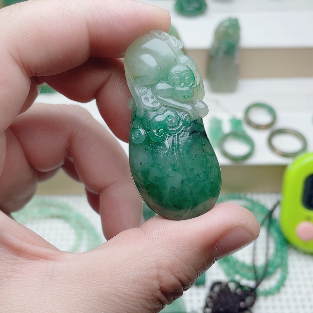 君***下独山玉未镶嵌挂件