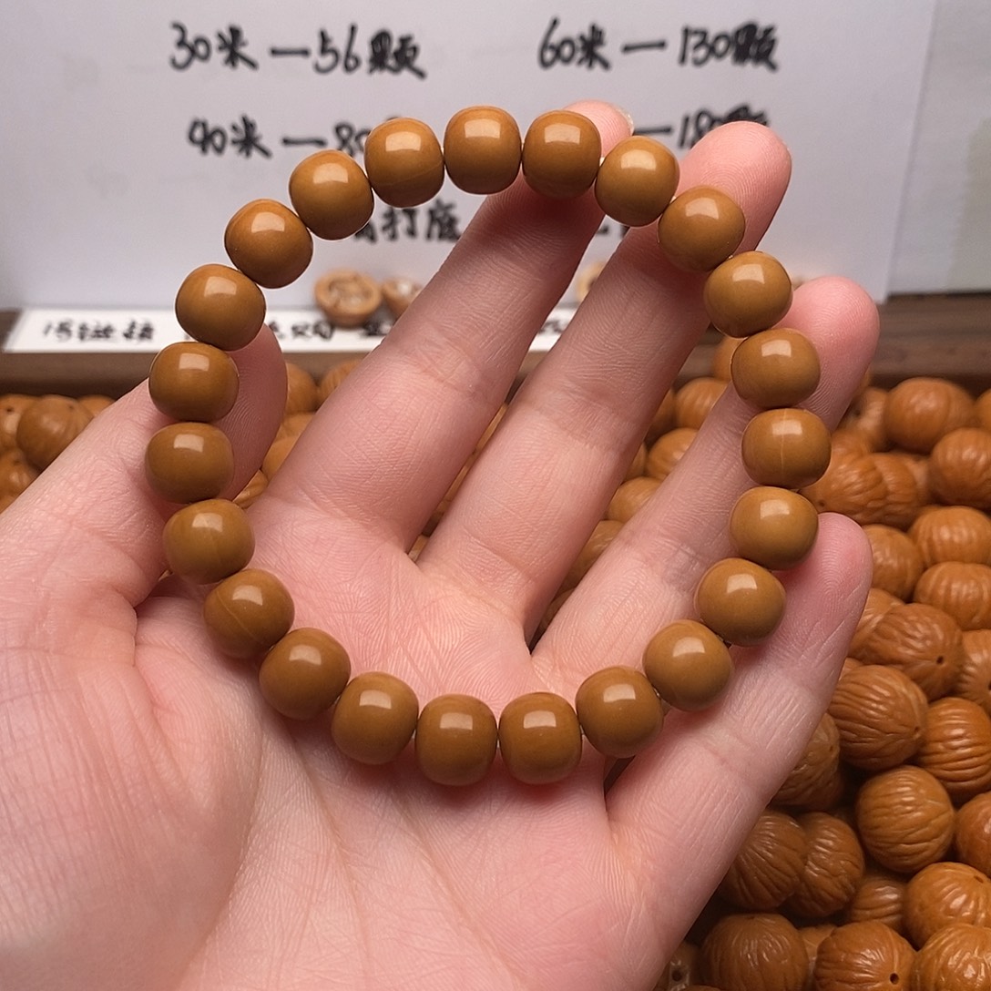 手串猴头核桃边10左右老型，有微瑕油点介意勿拍
