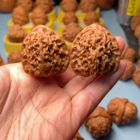 文玩核桃吊坠紫金山精对35