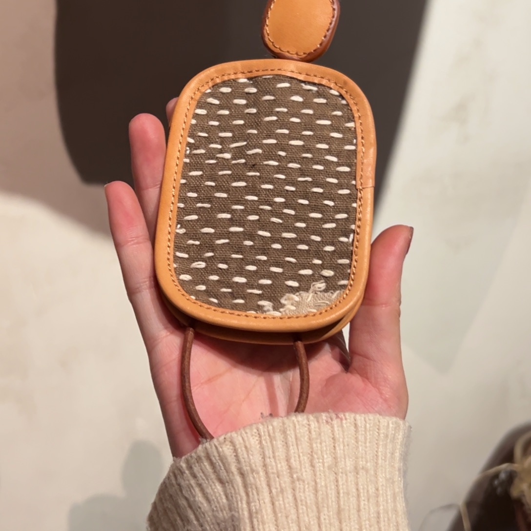 摆件陶瓷。      陶瓷。     