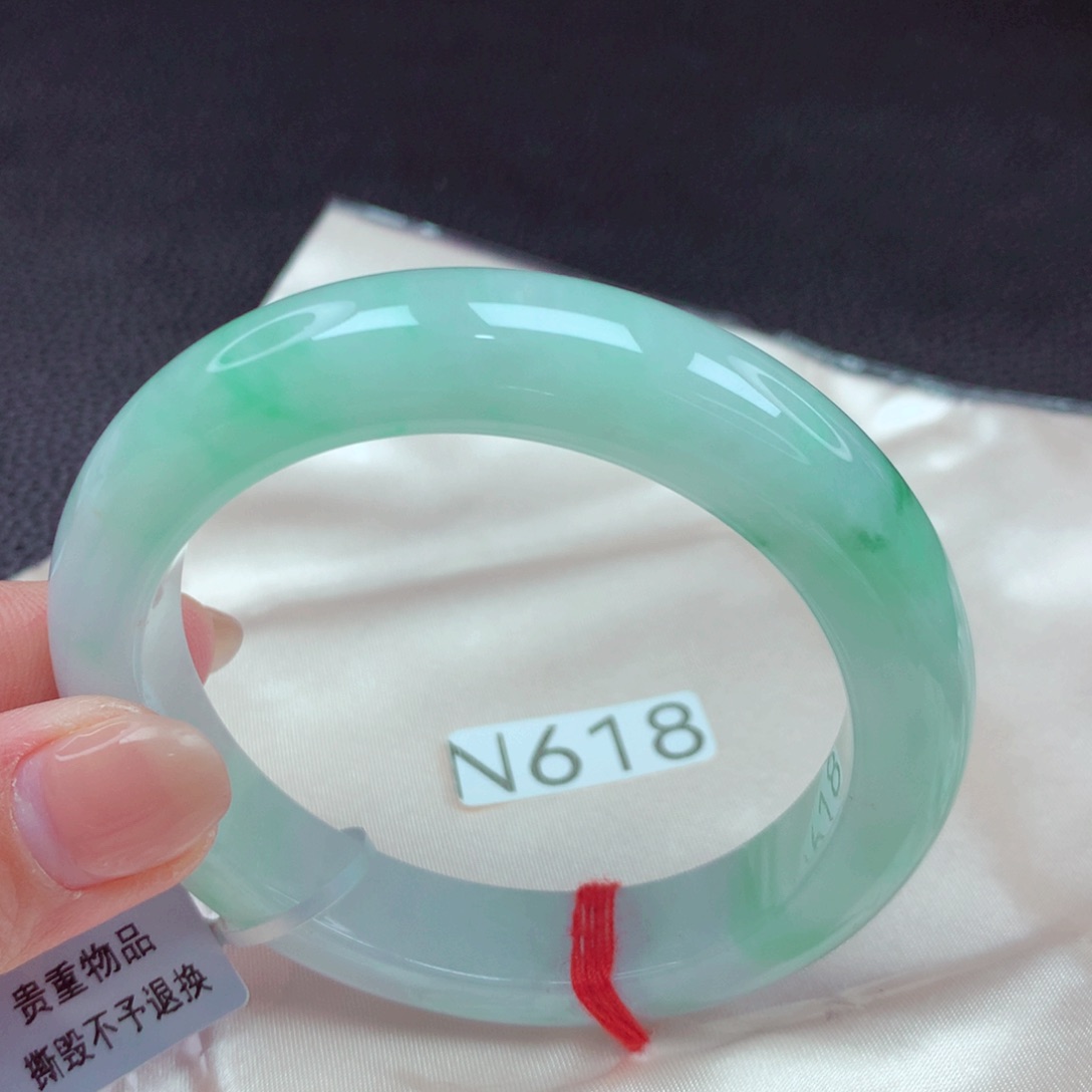 翡翠手镯未镶嵌手镯88