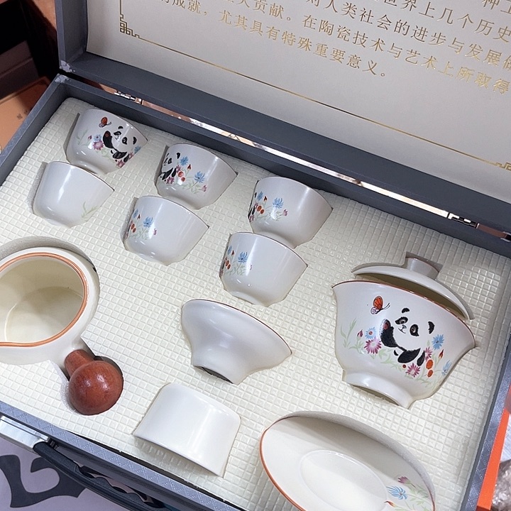 孤品茶具套装等。            