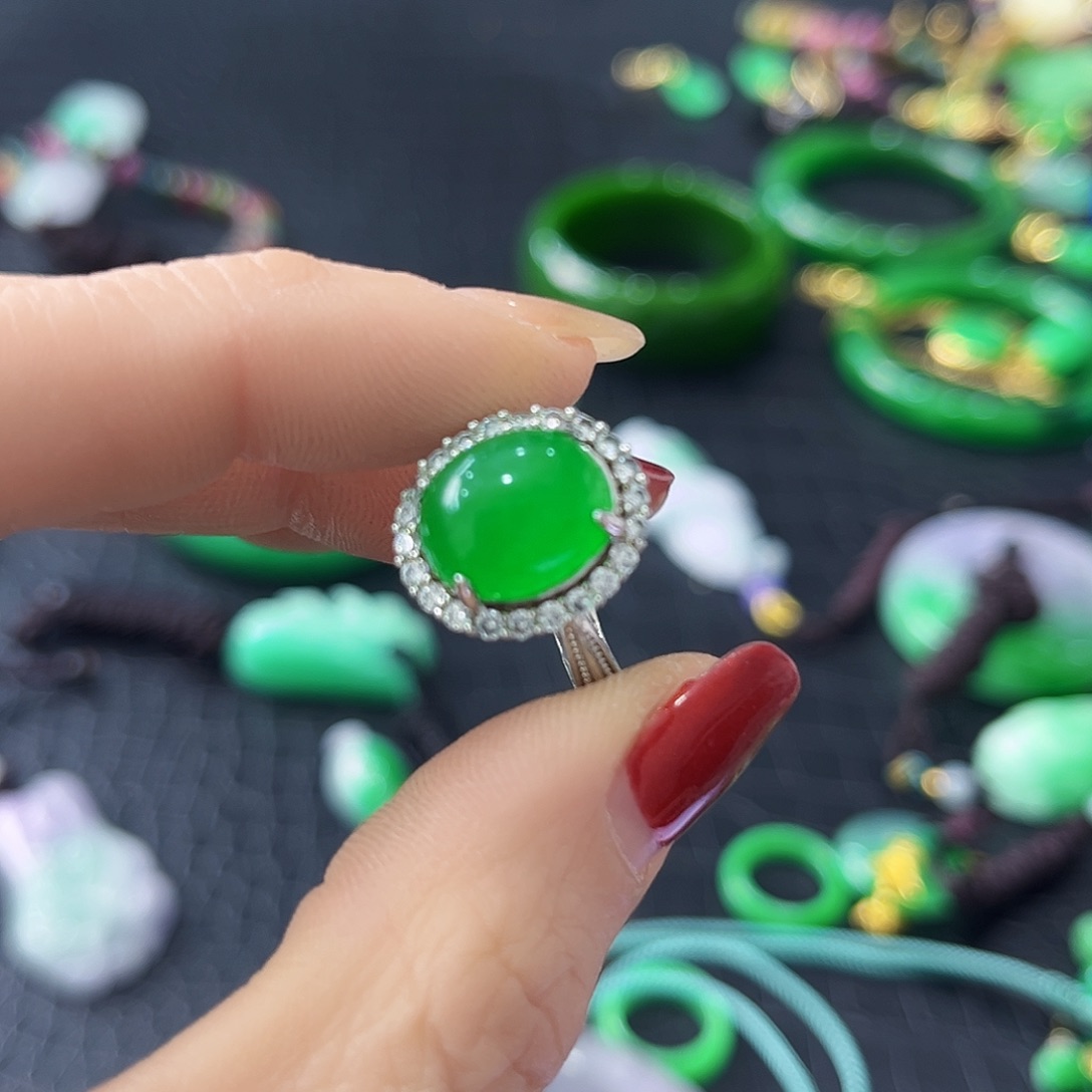 翡翠手镯未镶嵌多样性