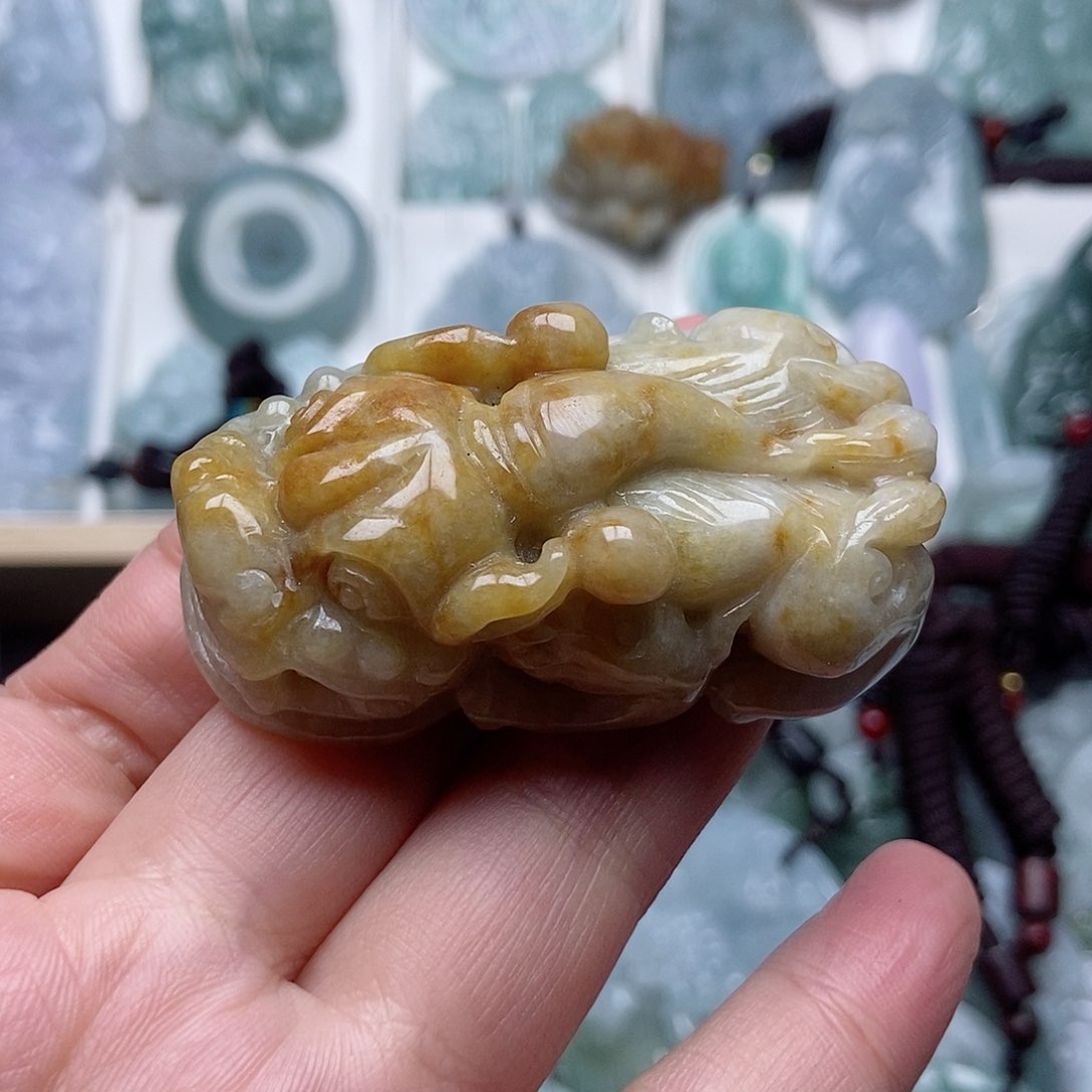 翡翠颈饰未镶嵌翡翠