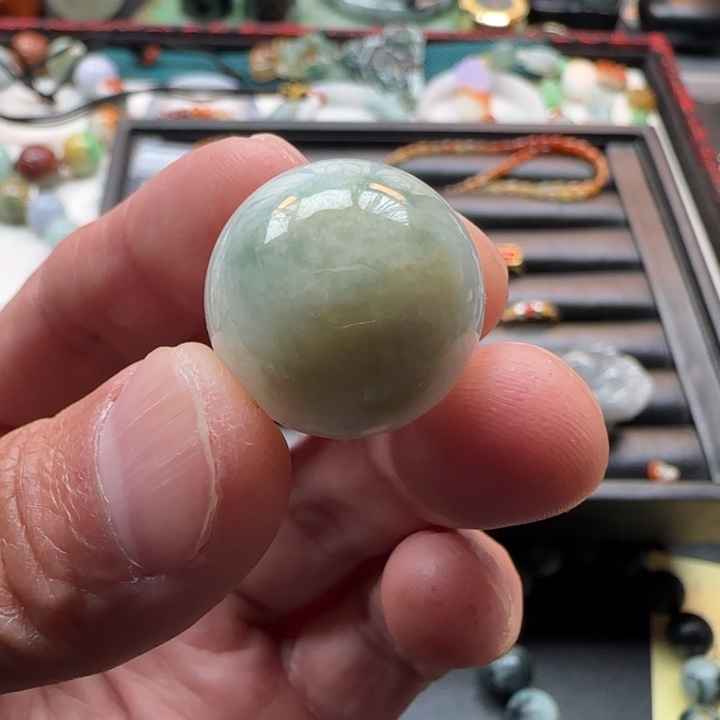 ****️翡翠未镶嵌颈饰三彩珠子