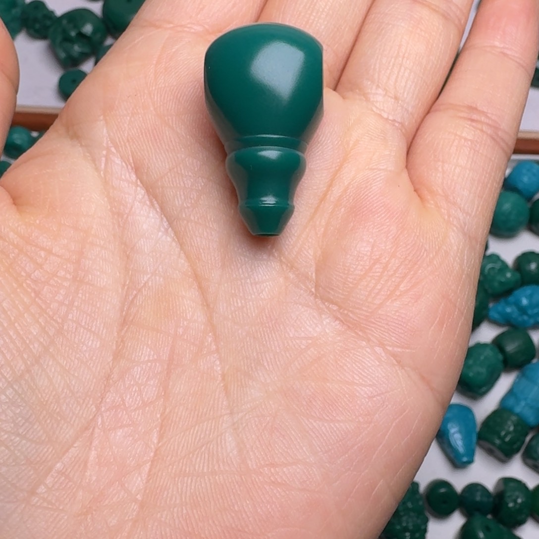 琉璃颈饰科技松配饰