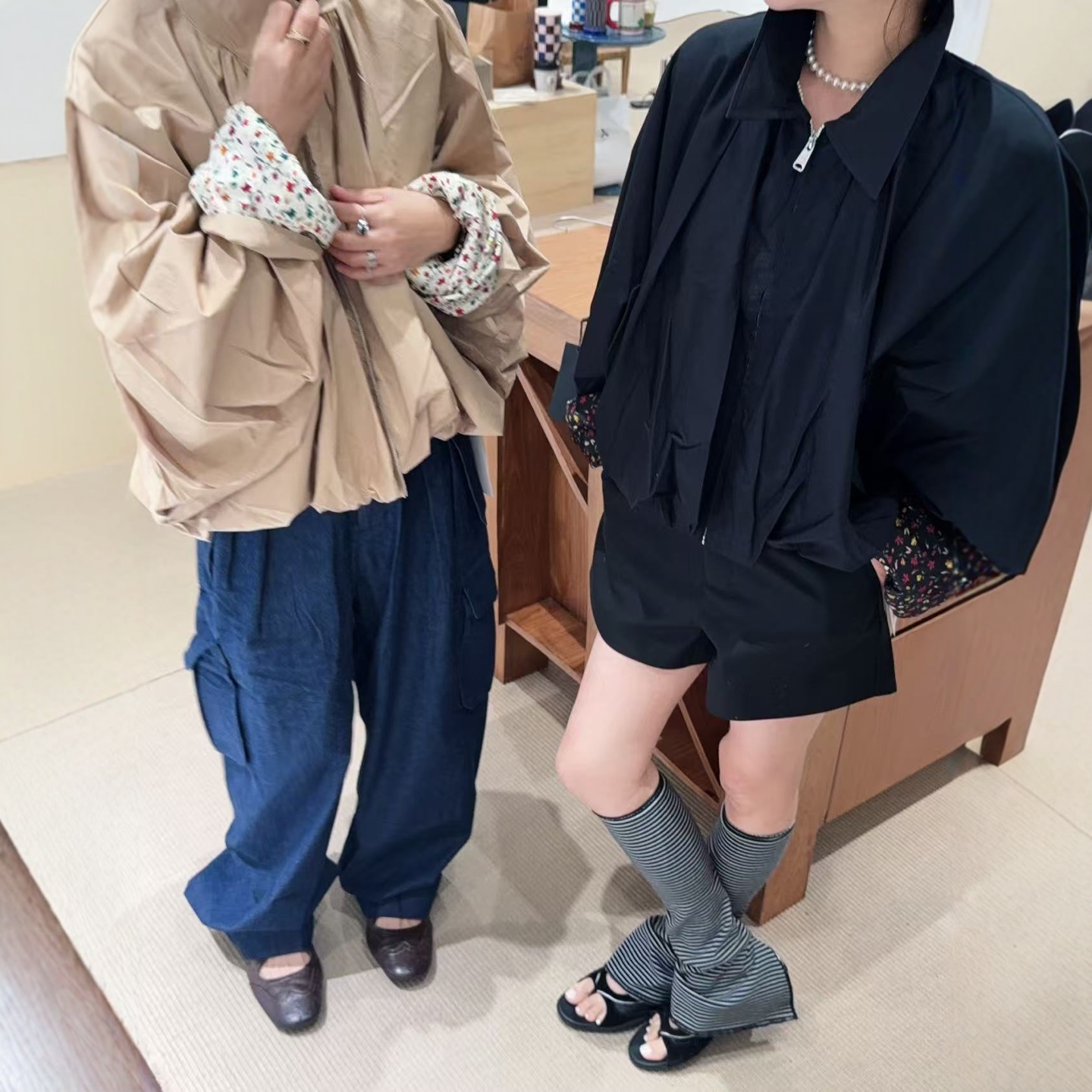 现货【ASY撞色袖外套】2025秋新款松紧腰压褶翻领宽松拉链短外套