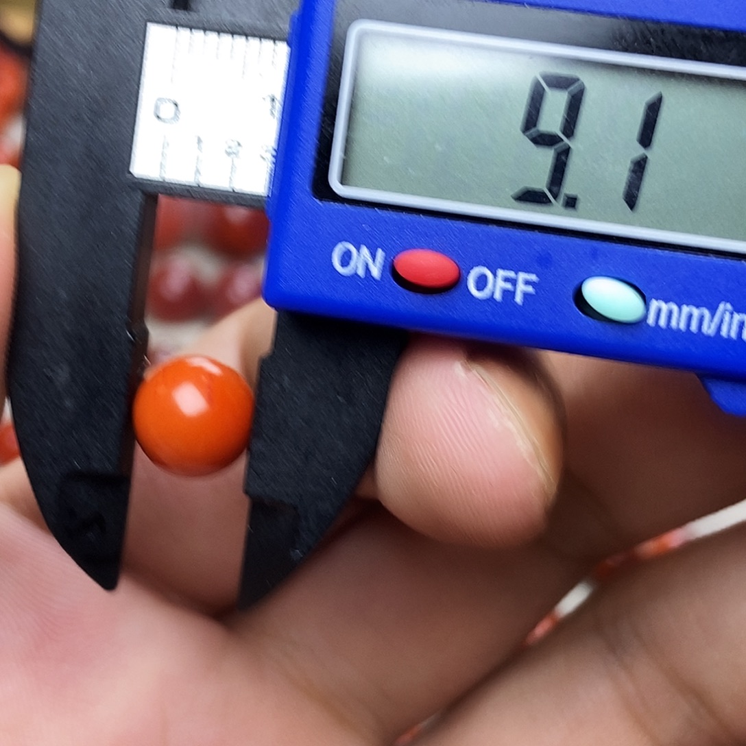 南红玛瑙未镶嵌配饰有瑕疵