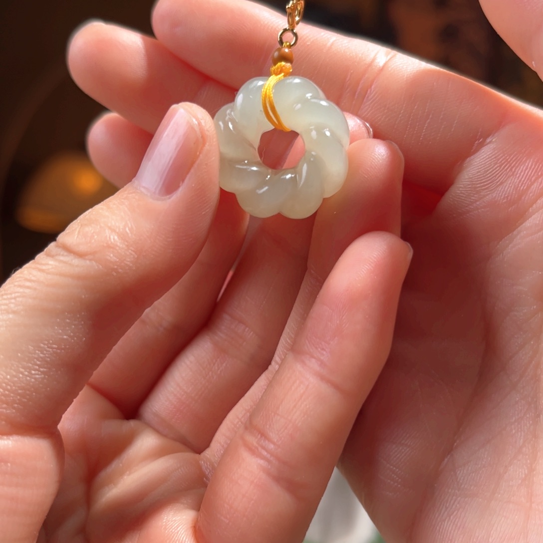 吊坠(不含链)未镶嵌和田玉晴白乾坤圈150